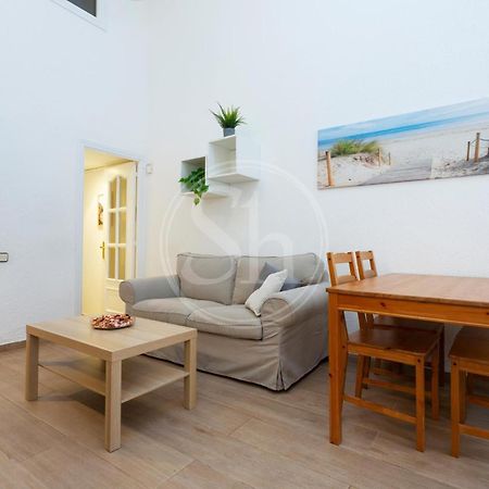 Practico Apartamento Cerca De Estacion De Sants Barselona Dış mekan fotoğraf